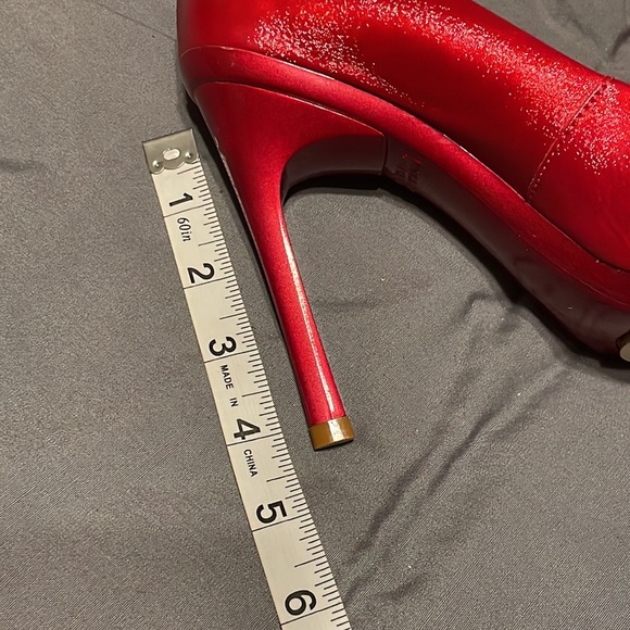 π Carlos by Carlos Santana Prestige Red Heels - Picture 5 of 6